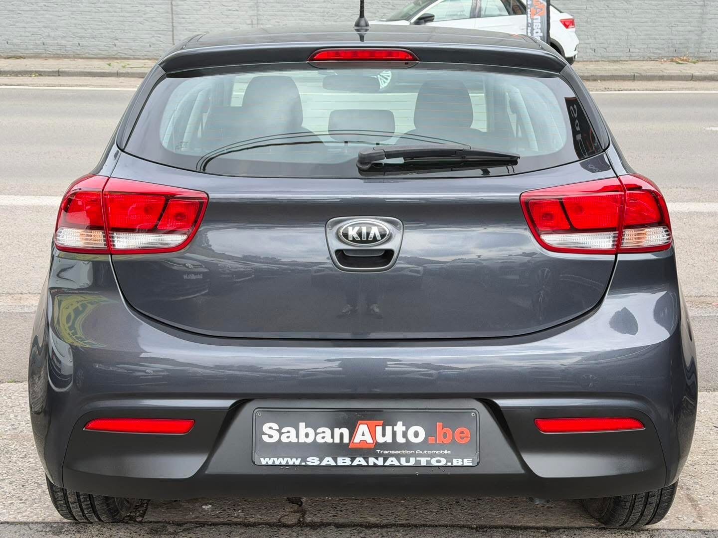 Kia Rio 1.2 Essence ( 62 kw - 84 cv ) LOUNGE 2018, Autos, Cuir, Argent ou Gris, Achat, Entreprise