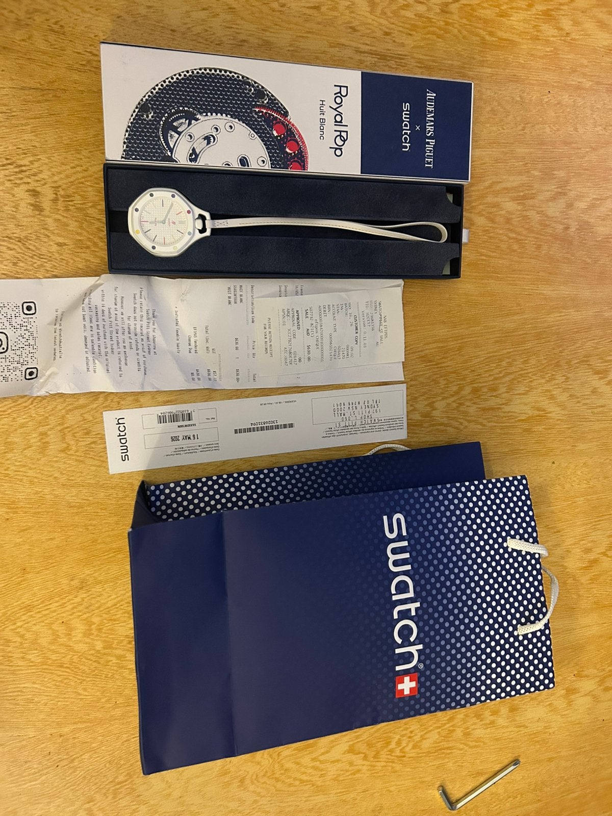 Audemars Piguet  Swatch Royal Pop "Huit Blanc", Enlèvement ou Envoi, Autres marques
