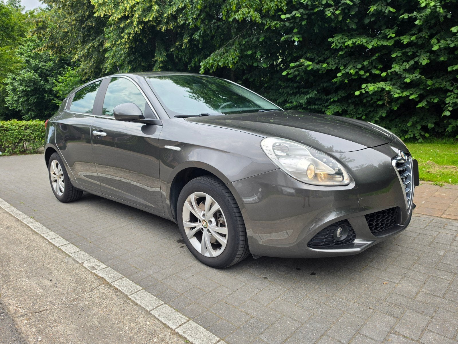 Alfa Romeo Giulietta 1.4tb 170pks Automaat Goede Staat !, Auto's, Alfa Romeo, Automaat, Parkeersensor, Stof, Particulier