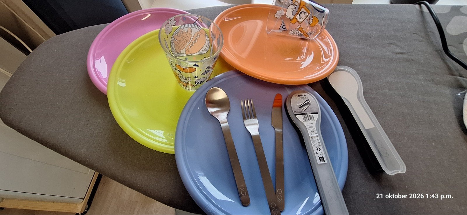 campeerset 4 plast. borden 2 bestekken 2 plast. glazen, Ophalen, Nieuw