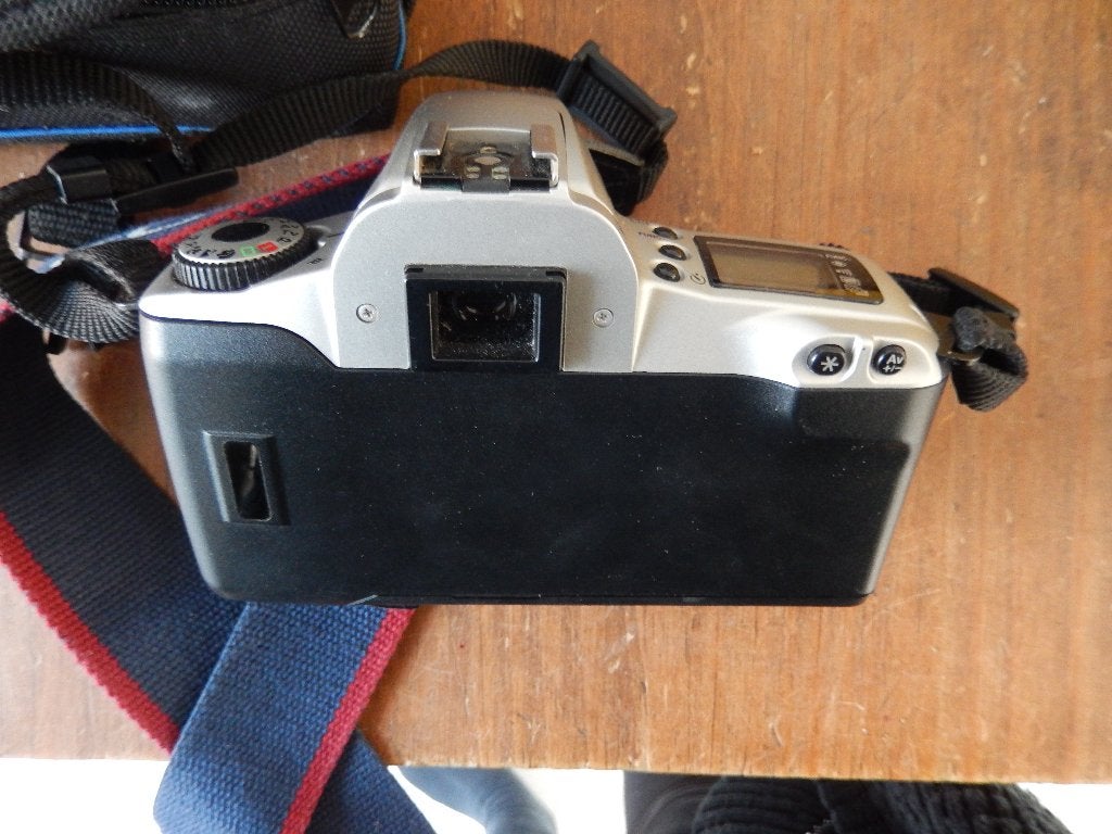 Camera: Canon eos 300 met tas (geen idee of het werkt), TV, Hi-fi & Vidéo, Enlèvement ou Envoi, Utilisé, Canon