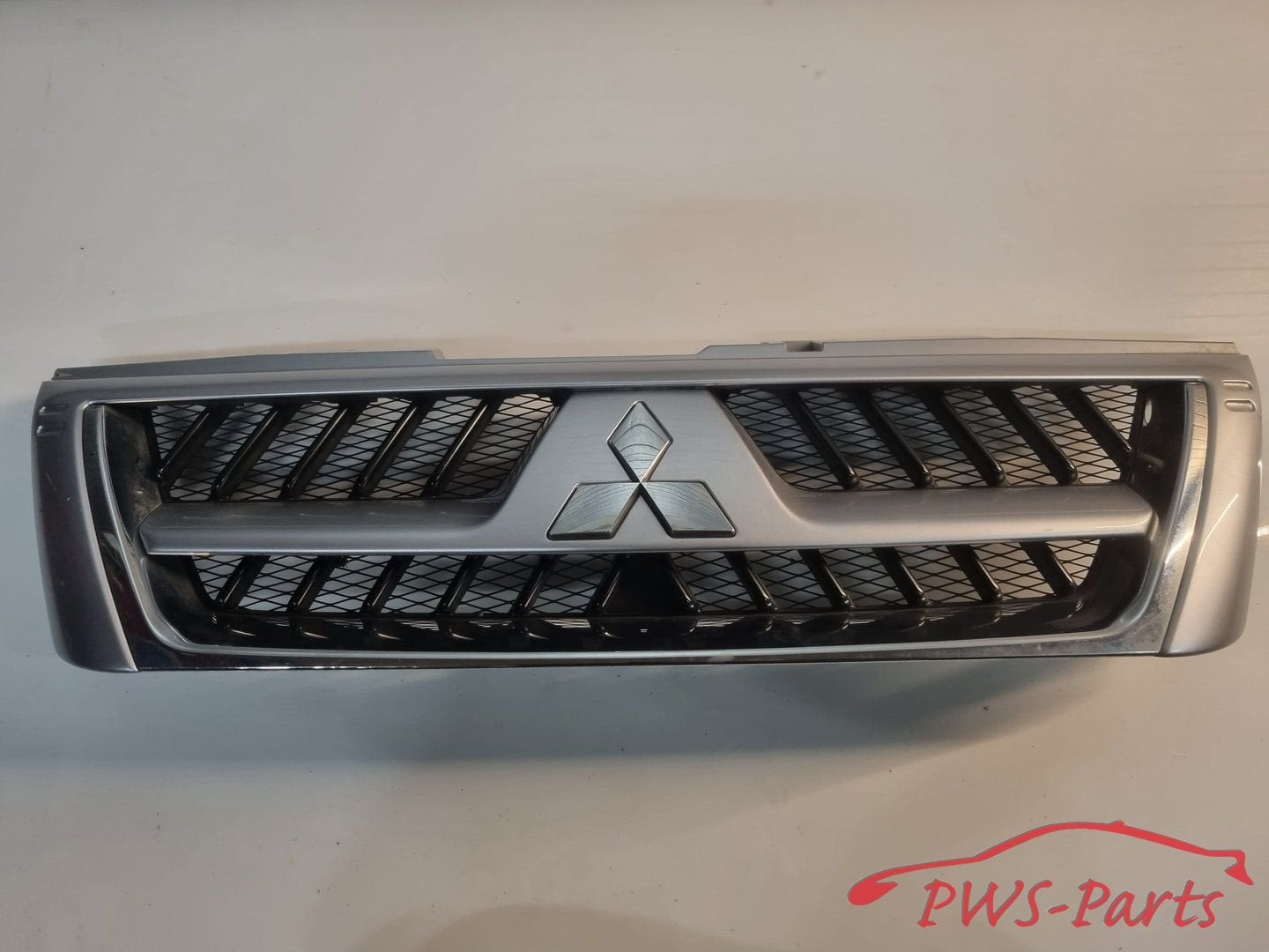 MITSUBISHI PAJERO SHOGUN GRILL VANAF 2003 ORIGINEEL, -, Utilisé, Mitsubishi, -