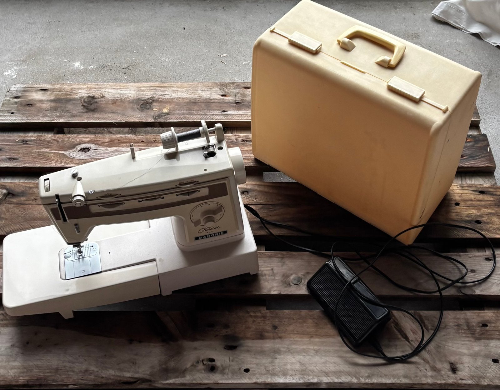 Baronie Finesse Naaimachine van metaal, Hobby en Vrije tijd, Overige merken, Ophalen of Verzenden, Industrieel, Naaimachine