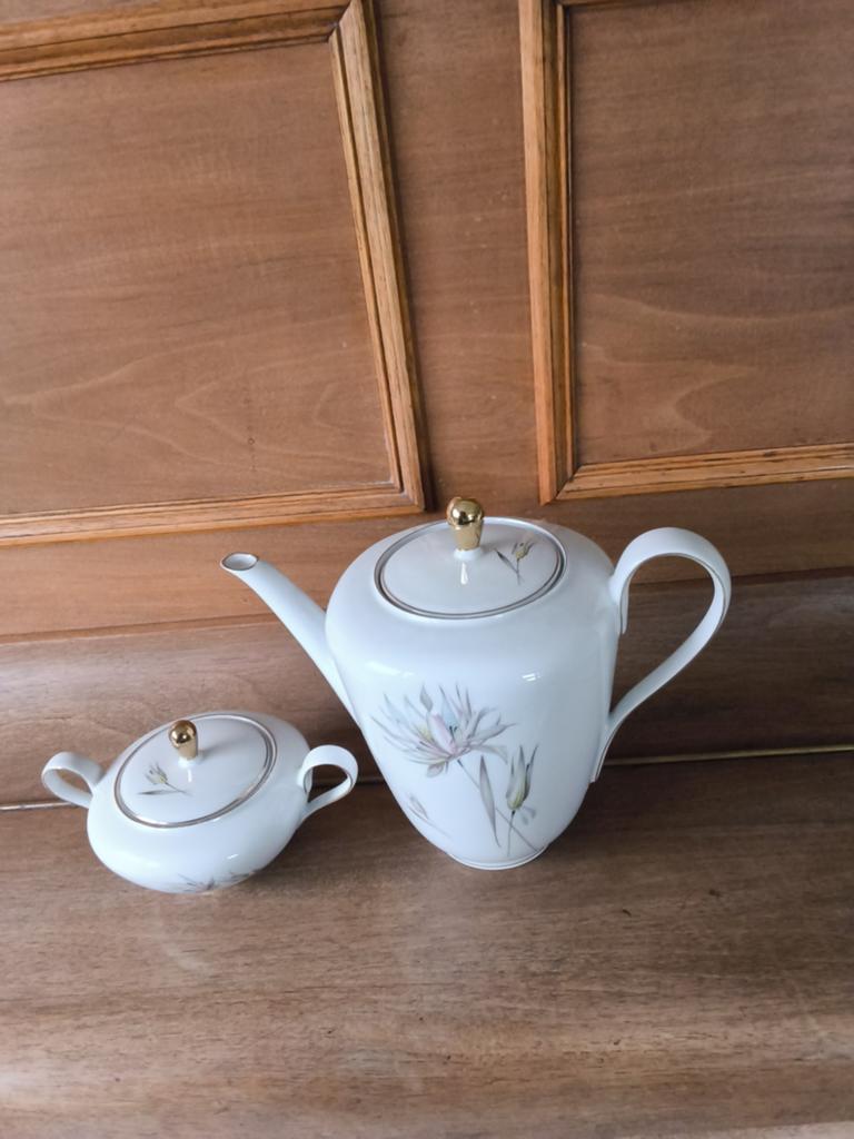 1 théière et un sucrier en porcelaine, Antiquités & Art, Enlèvement
