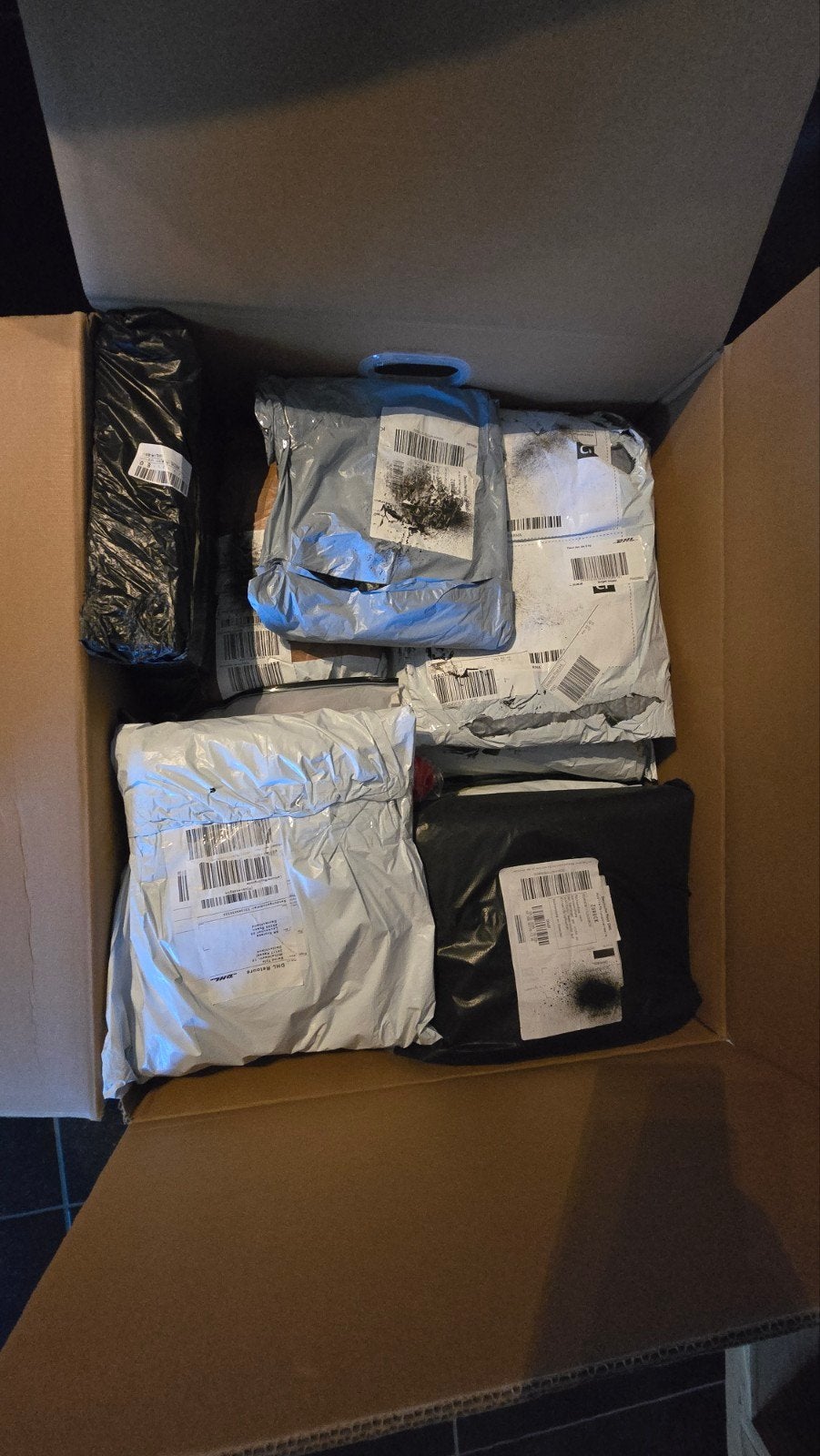Lot met dichte DHL verloren pakketten, Ophalen of Verzenden