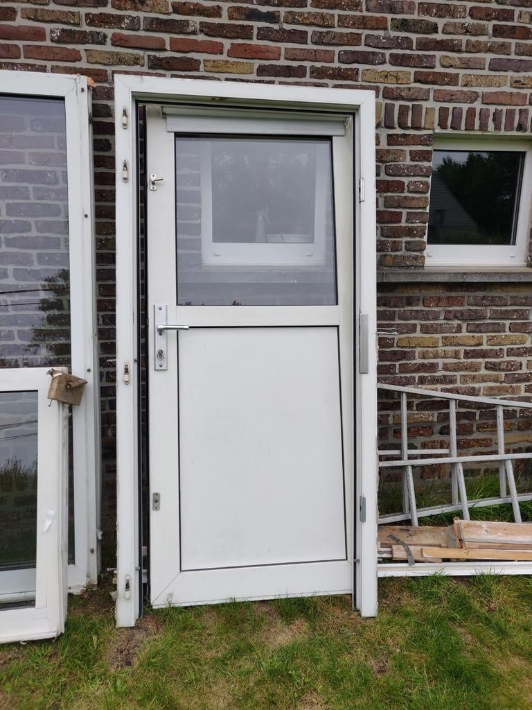 Gratis ramen en deur in PVC Wit., Doe-het-zelf en Bouw, Ophalen, Gebruikt