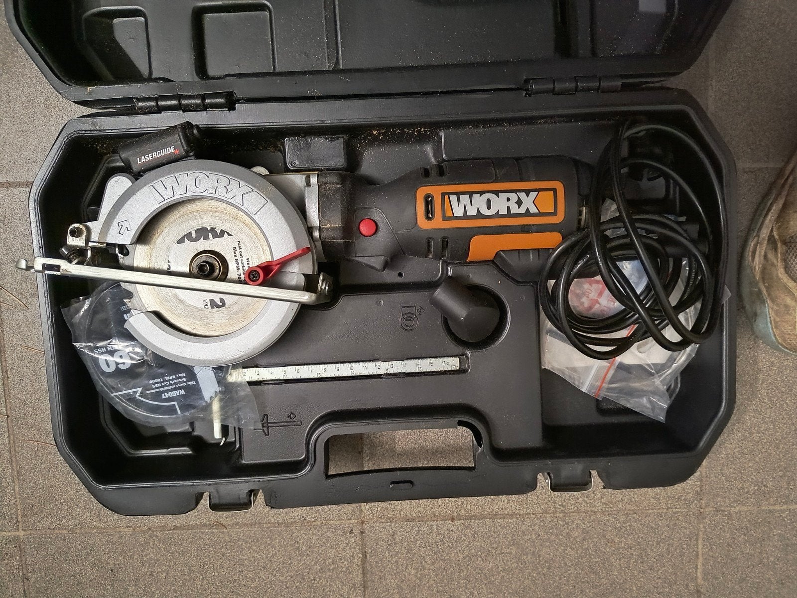 Cirkelzaag worx, Enlèvement