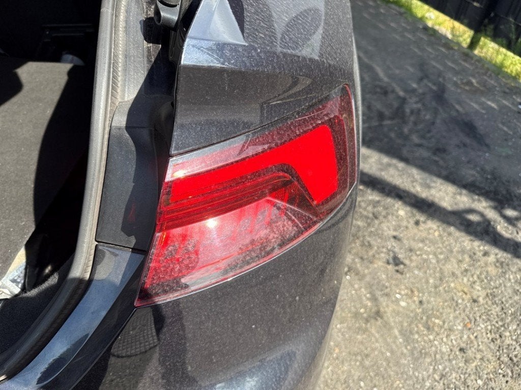 FEU ARRIÈRE DROIT Audi A5 Sportback (F5A / F5F), Autos : Pièces & Accessoires, Éclairage, Auto-Union-Straße  1,
85057  Ingolstadt, DE