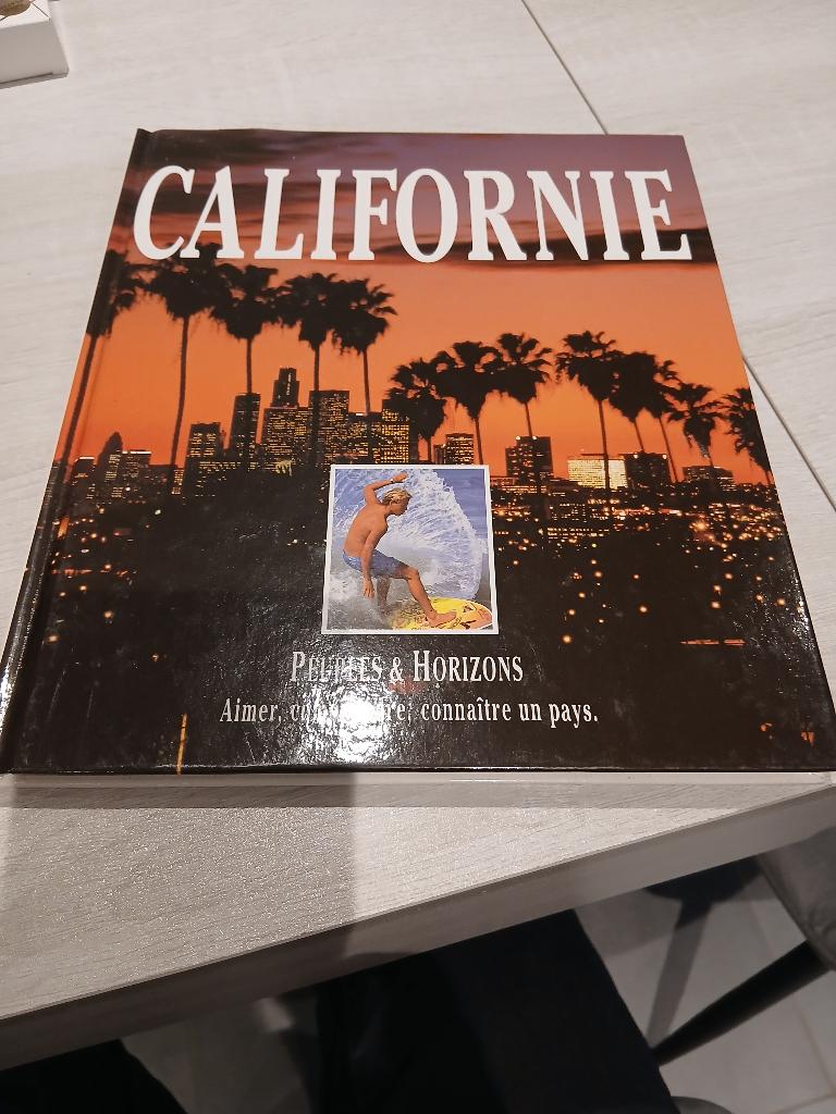 Livre sur la californie et differents pays, Boeken, Prentenboeken en Plaatjesalbums, Gelezen, Prentenboek, Ophalen of Verzenden