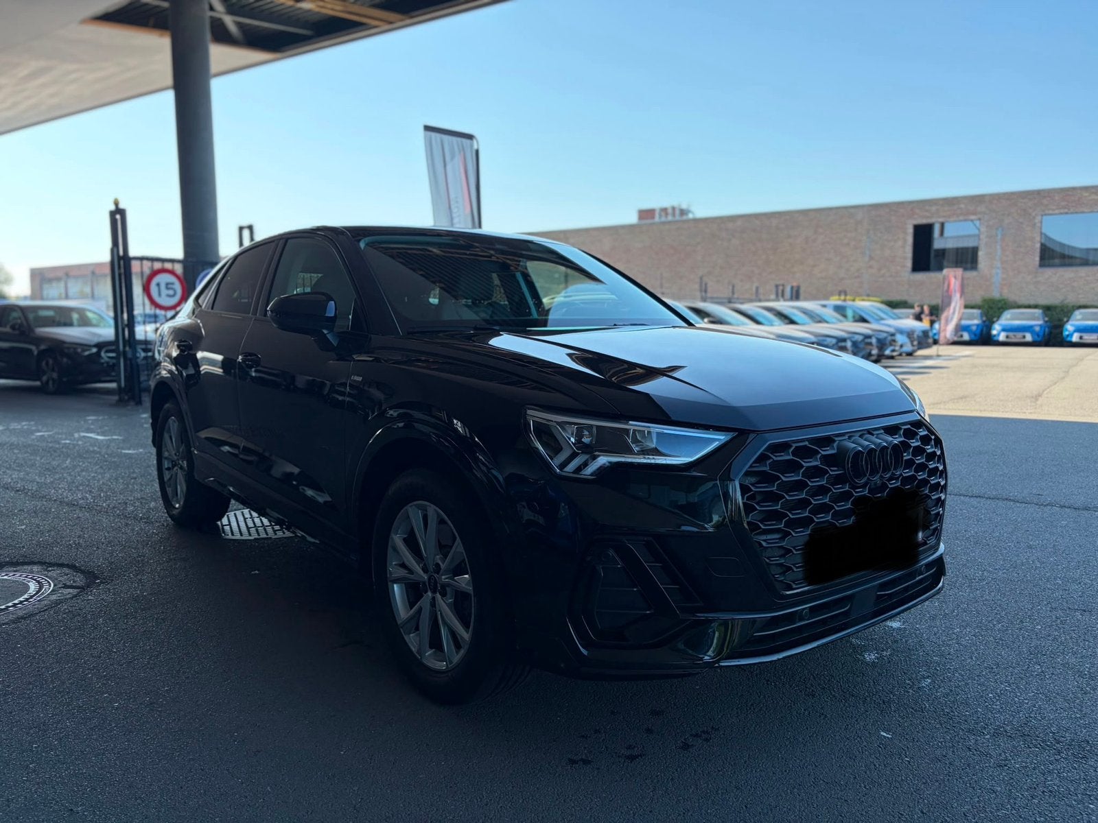 Audi Q3 Sportback TFSI e S Line zwart nieuwstaat weinig kms, Auto's, Audi, Dealer onderhouden, Alcantara, Zwart, 5 zetels