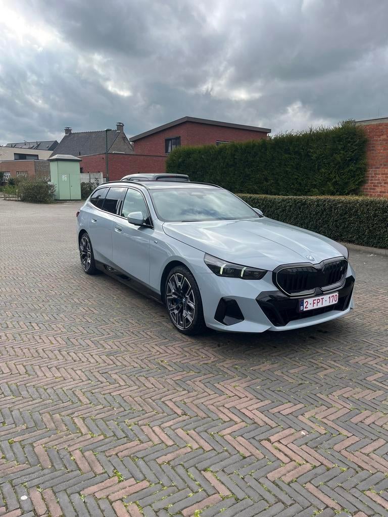 Bmw i5 edrive 40 m pakket btw wagen, Auto's, BMW, Automaat, Achterwielaandrijving, Zwart, Elektrisch