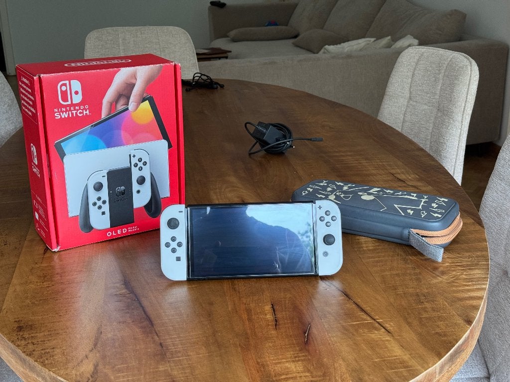 Nintendo switch oled compleet in zeer goede staat, Games en Spelcomputers, Ophalen, Zo goed als nieuw, Met 1 controller, Switch OLED