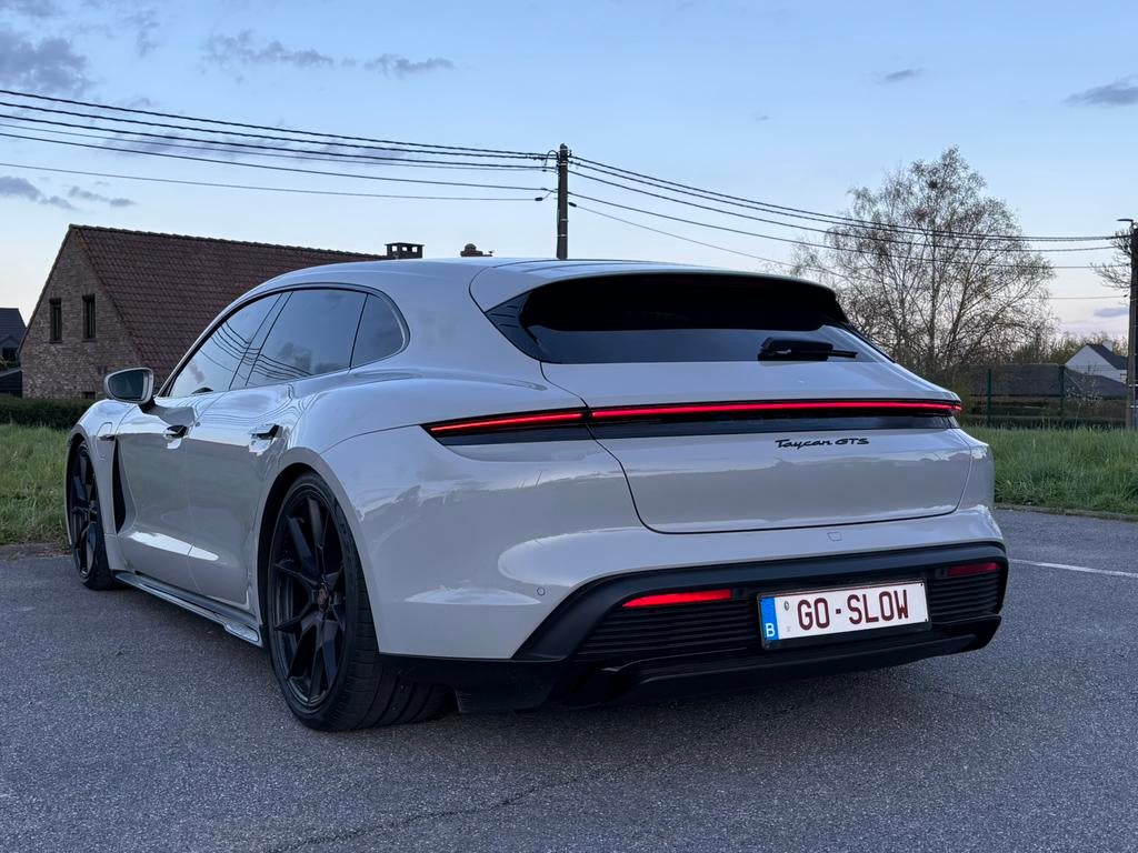 Porsche Tycan gts Sport turismo, Autos, Argent ou Gris, Achat, Noir, 5 portes