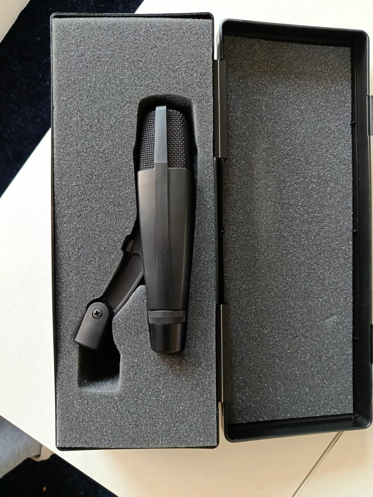 Micro Sennheiser MD421 II., Enlèvement