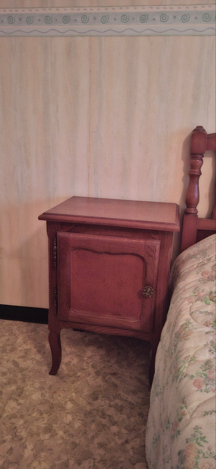 2 nachtkastjes en commode plus spiegel, Ophalen
