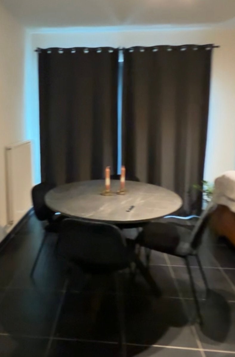 Tafel met marmereffect blad en 4 stoelen zwart, Huis en Inrichting, Ophalen, Zo goed als nieuw