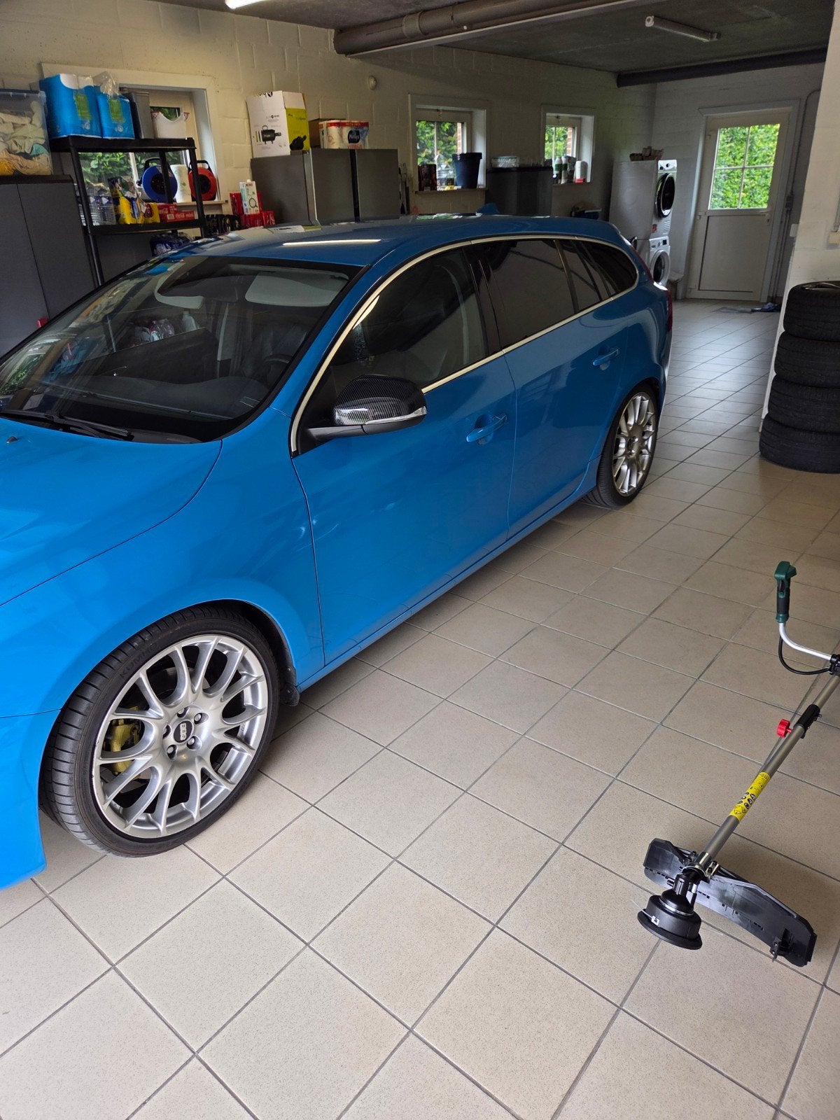 VOLVO V60 R-DESIGN REBEL BLUE COULEUR RARE, Autos : Pièces & Accessoires, Pneus & Jantes, Pneus été, Pneu(s), 235 mm, 19 pouces