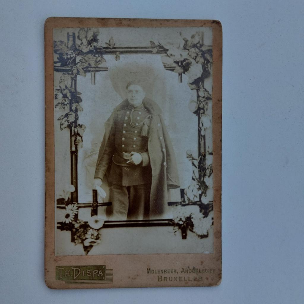 Oude foto op karton (10,50 x 16 cm): militair, Ophalen of Verzenden