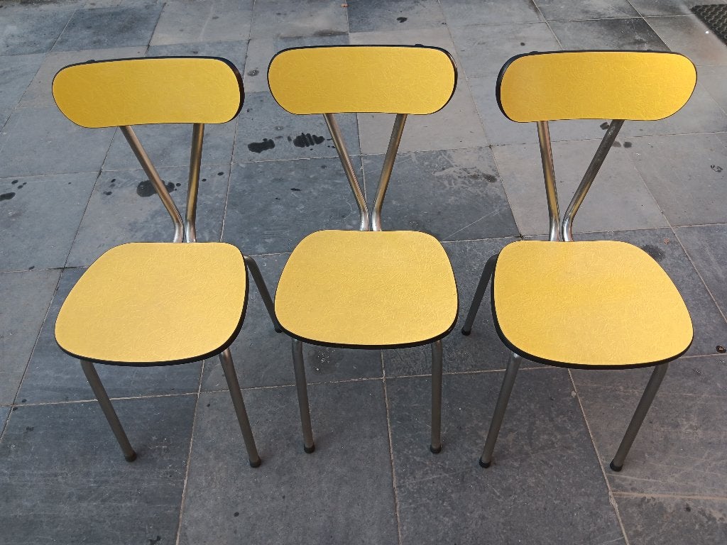 chaises Formica, Enlèvement