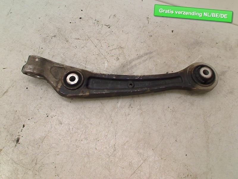 BRAS DE SUSPENSION AVANT DROIT INFERIEUR Audi A4 Avant (B8), Auto-Union-Straße  1,
85057  Ingolstadt, DE, Info@audi.de, Audi, Utilisé