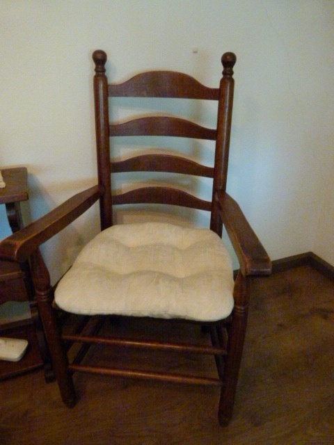 mooie  armstoel eiken met kussen, Huis en Inrichting, Stoelen, Ophalen, Zo goed als nieuw, Hout, Eén