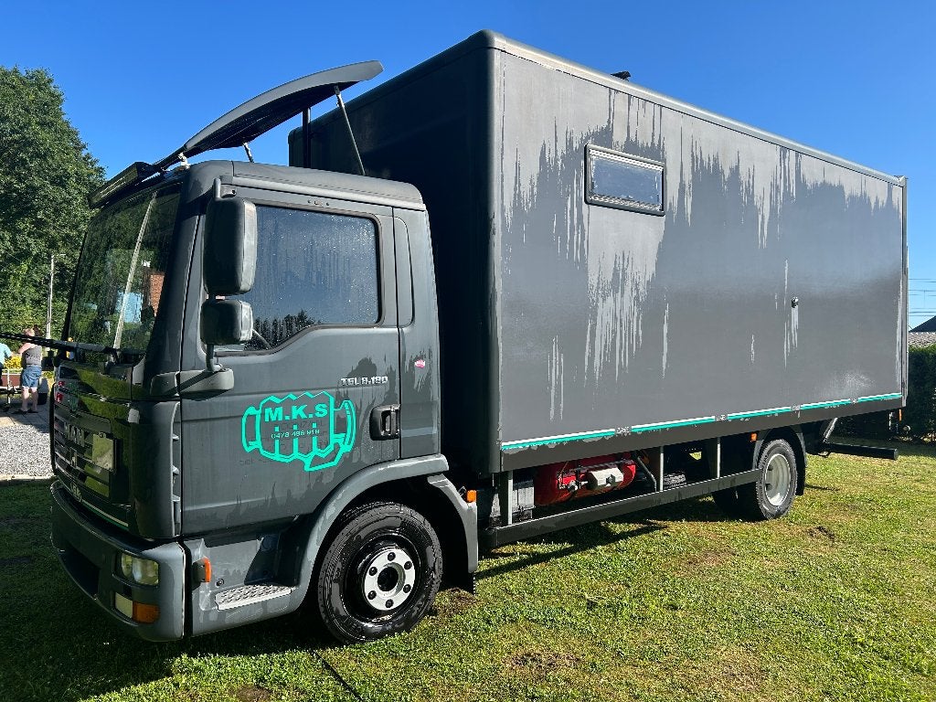 MAN 8-180 pour le sport automobile-moto ! 70 000 km !, Caravanes & Camping, Entreprise, Boîte manuelle, Douche, 8 à 9 mètres