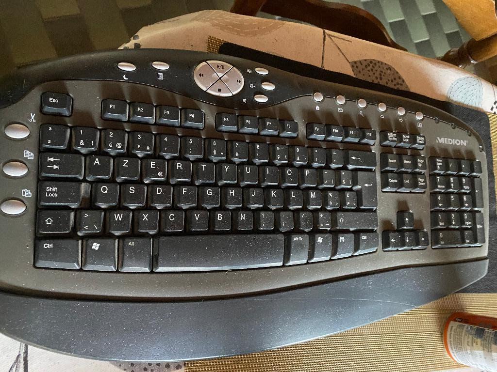 TOETSENBORD MET BATTERIJ, Computers en Software, Accu's en Batterijen, Ophalen, Nieuw