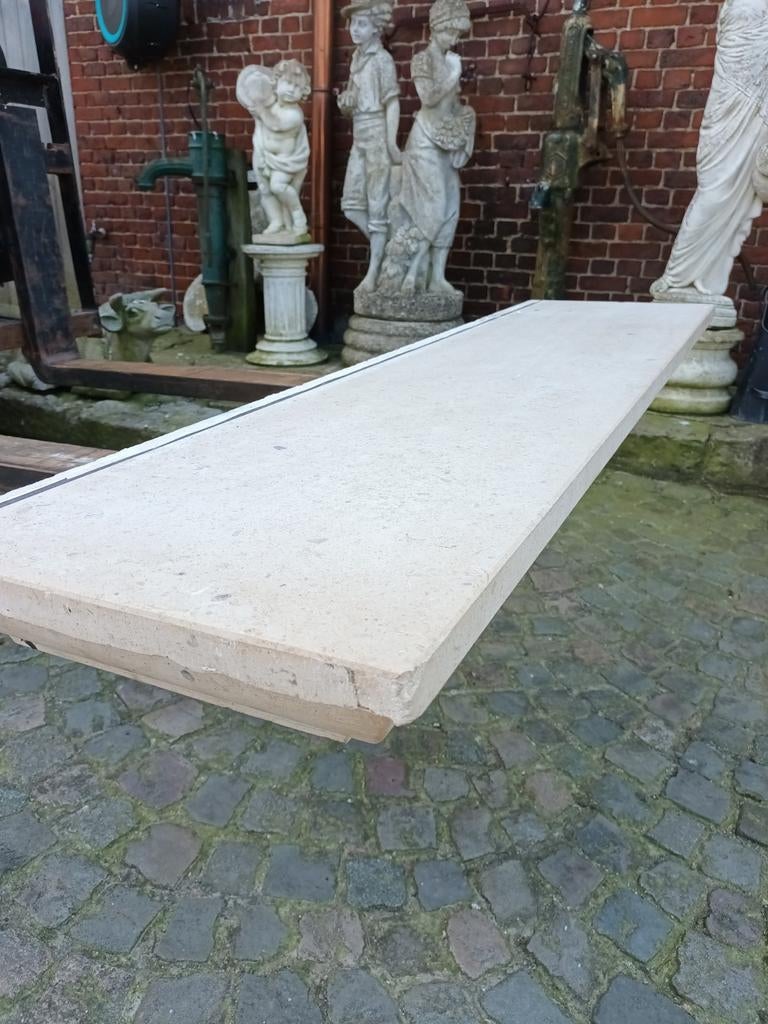 Zware zandstenen tablet, Ophalen