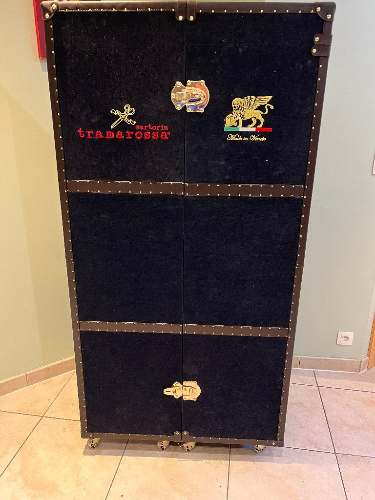 Armoire Tramarossa (de magasin), Enlèvement