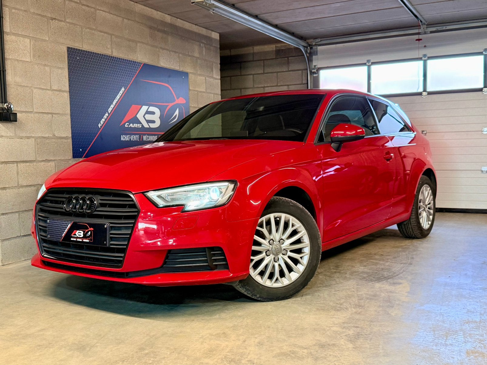 Audi A3 8V2 • 2017 • 100.000 Kms • 1.0 TFSI 115CV, Autos, Rouge, Achat, Euro 6, Noir