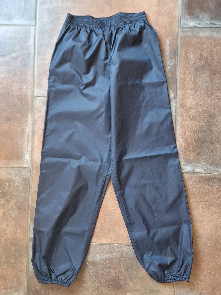 Donkerblauwe regenbroek Quechua maat 10-11 jaar, Kinderen en Baby's, Kinderkleding | Maat 140, Broek, Jongen of Meisje, Ophalen of Verzenden