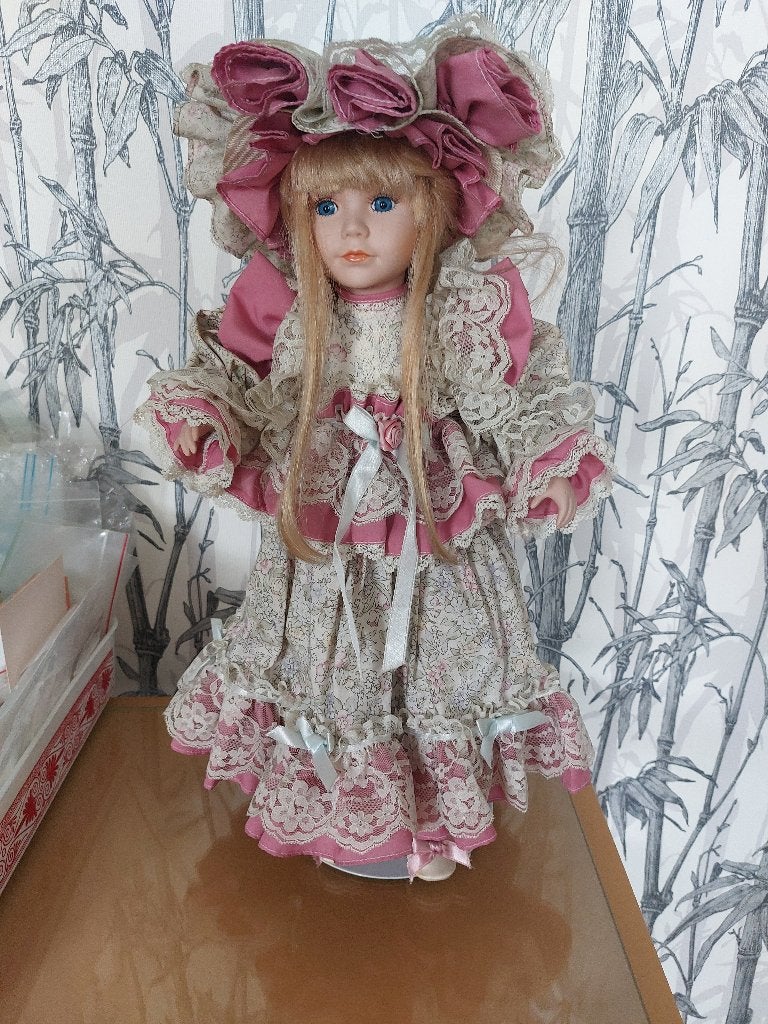 Magnifique poupée de collection de 50 cm, robe marquise, Enlèvement ou Envoi, Comme neuf, Poupée