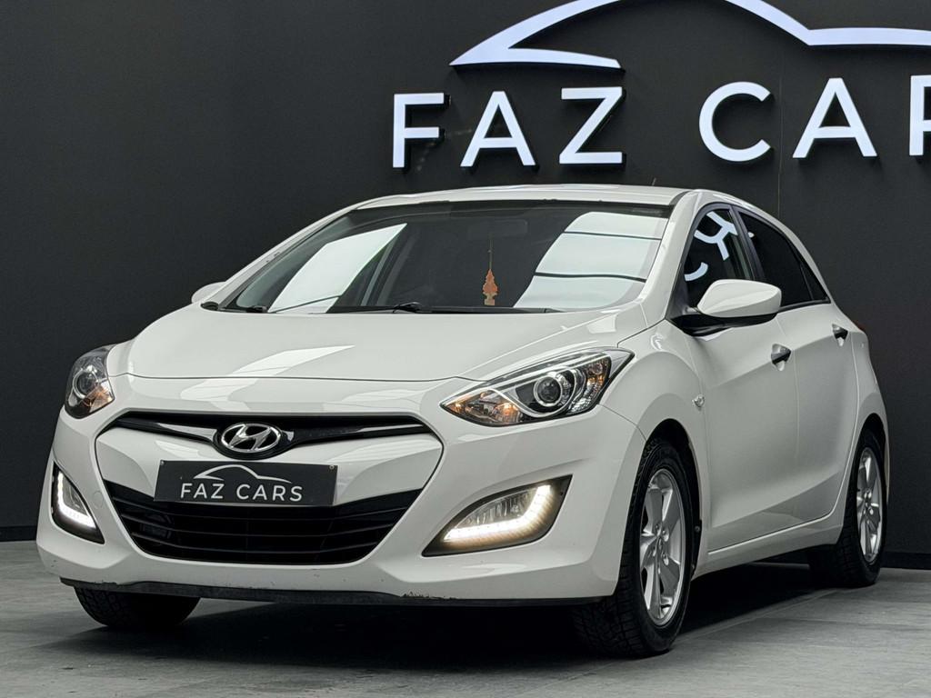 Hyundai i30 * Réservé * (bj 2013), Voorwielaandrijving, Euro 5, Stof, Zwart