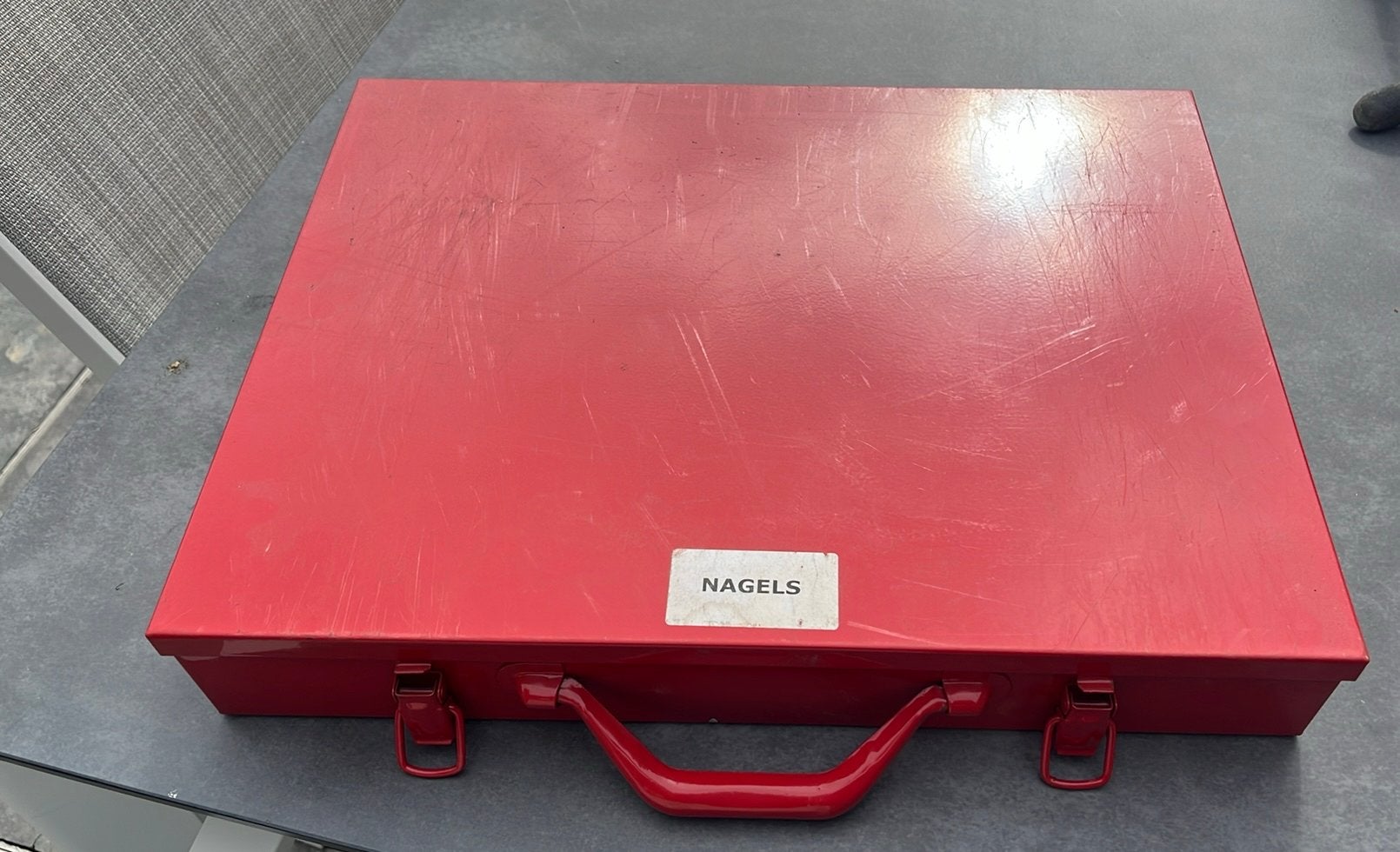 Box de rangements avec clous, Enlèvement, Comme neuf
