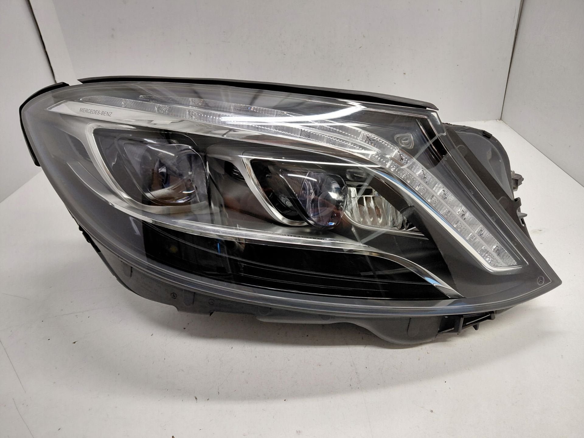 Phare droit Mercedes Classe S W222 A2229060802, Mercedes-Benz AG, Mercedes-Benz, Utilisé, Mercedesstrasse 120
70372  Stuttgart, DE