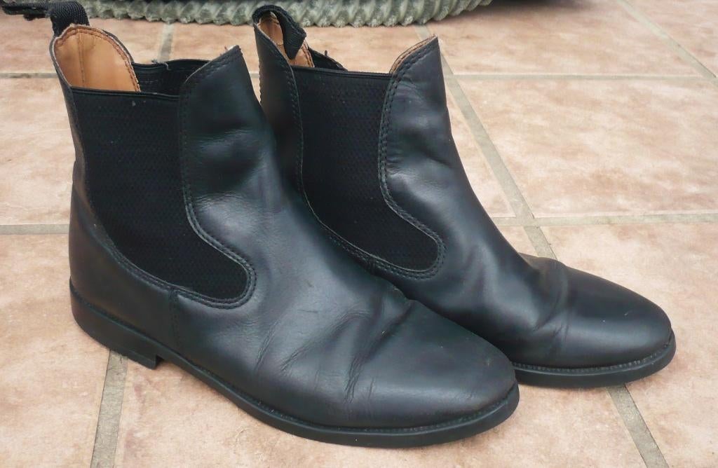 zwarte lederen laarsjes + gratis paar schoenen maat 43, Zwart, Lage of Enkellaarzen, Ophalen of Verzenden, Zo goed als nieuw