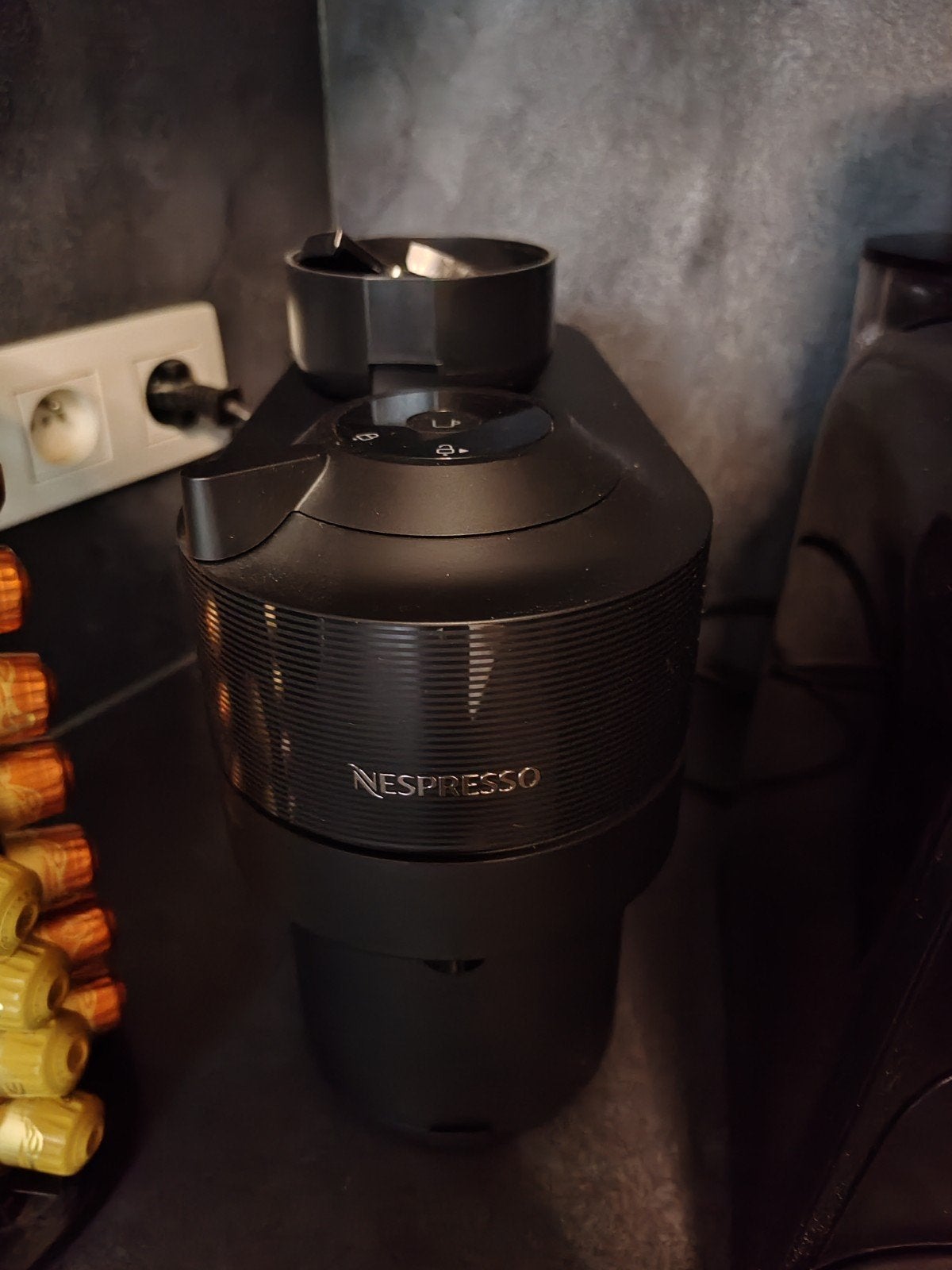 Nespresso vertuo Delonghi, Electroménager, Machine à espresso, Réservoir d'eau amovible, Enlèvement ou Envoi, Dosettes et capsules de café