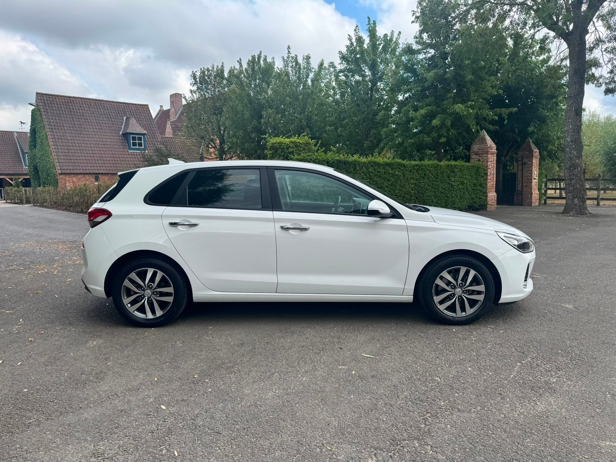 Hyundai i30 1.0 t-gdi twist 5d 88kw, Autos, 998 cm³, Entreprise, Noir, 5 portes