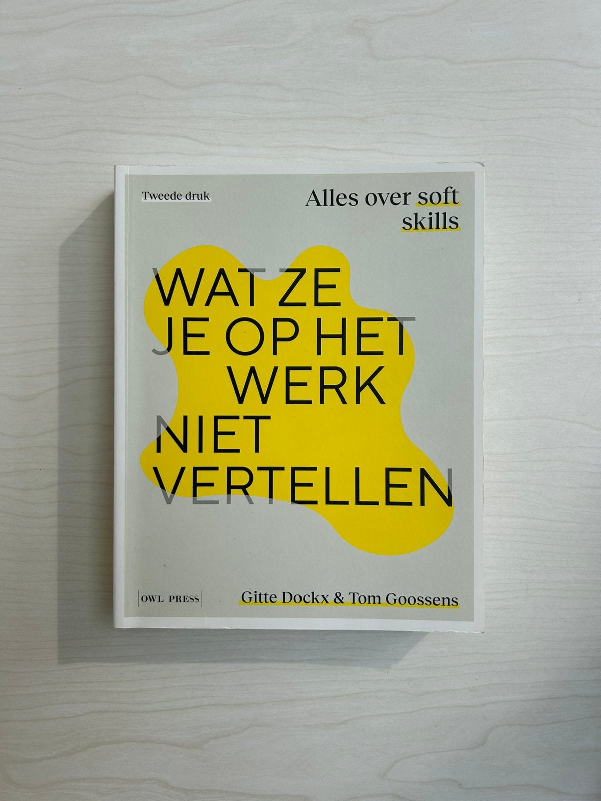 Wat ze je niet op het werk vertellen ISBN: 9789463935005, Ophalen of Verzenden, Zo goed als nieuw