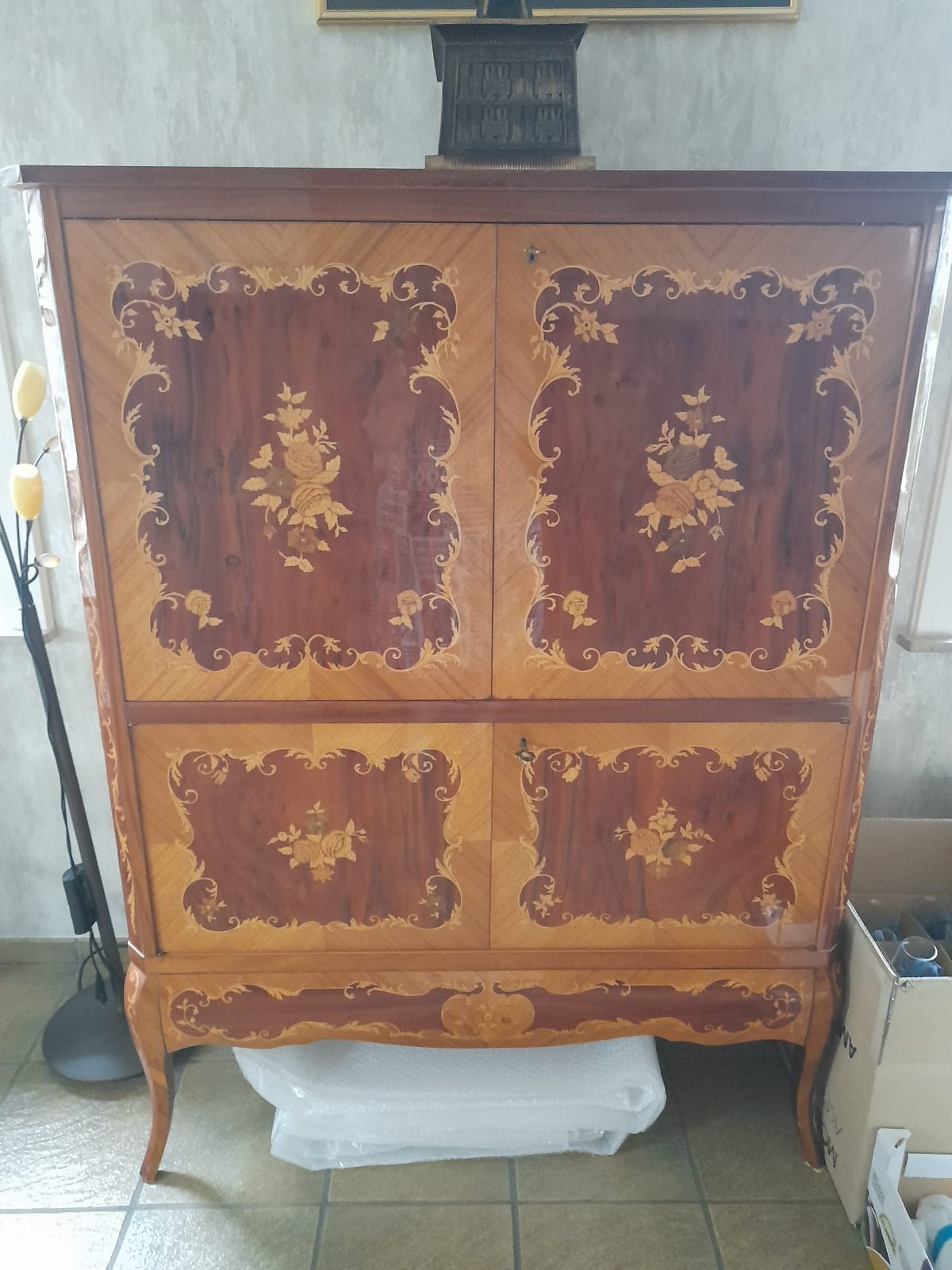 Chinese kast, Ophalen