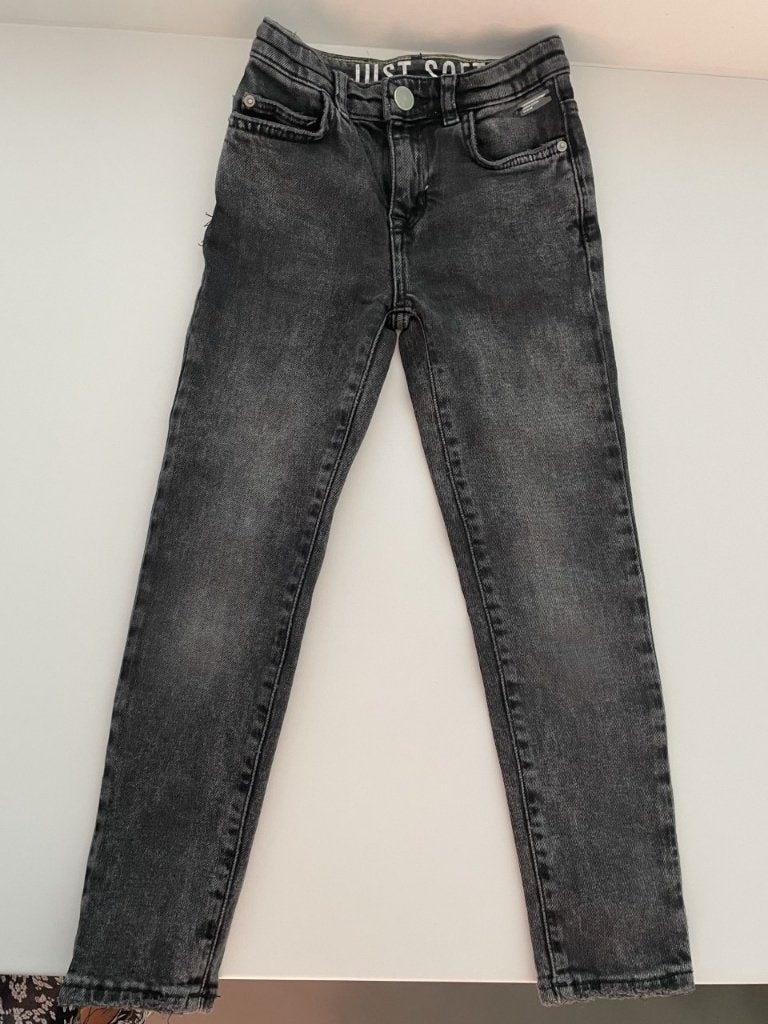 Zwarte jeansbroek maat 122, Kinderen en Baby's, Kinderkleding | Maat 122, Broek, Ophalen of Verzenden, Zo goed als nieuw, Zara