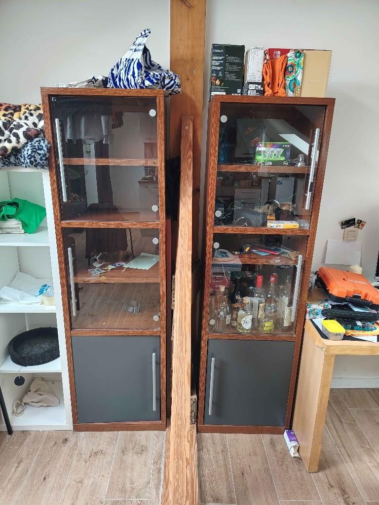 2 vitrinekasten, Huis en Inrichting, Ophalen, Minder dan 50 cm, Met deur(en), Zo goed als nieuw