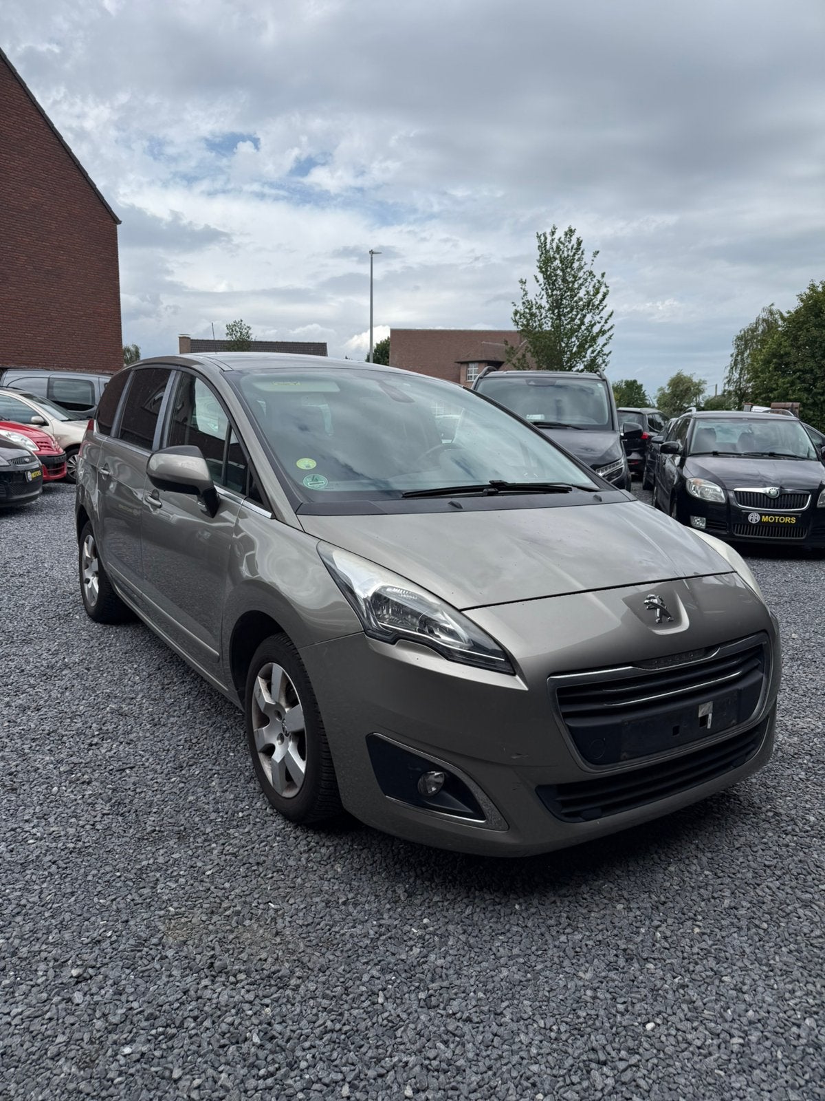 Peugeot 5008 hdi 2014, Voorwielaandrijving, Euro 5, 4 cilinders, Bruin