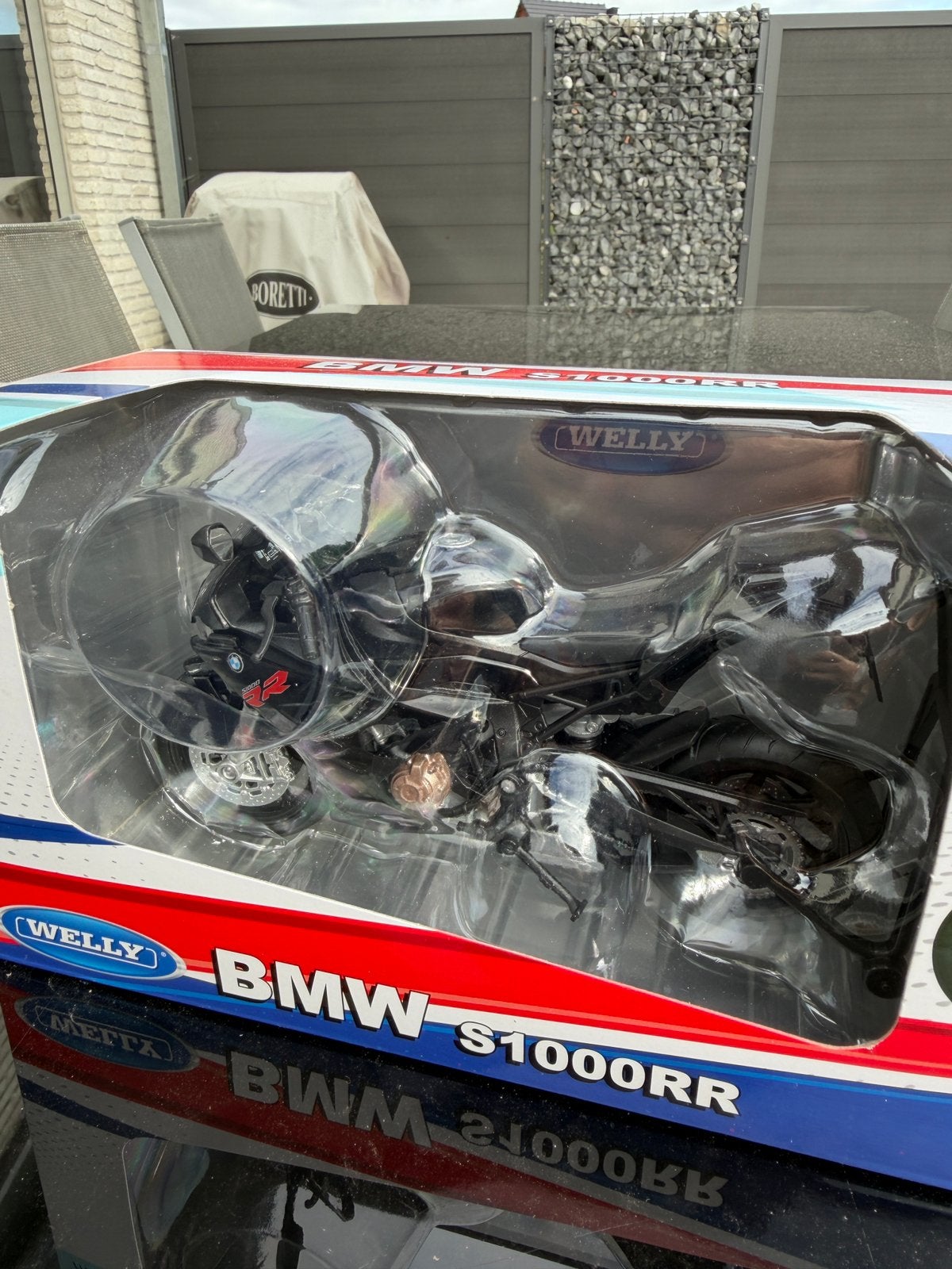 1/12 Bmw S1000RR, Enlèvement