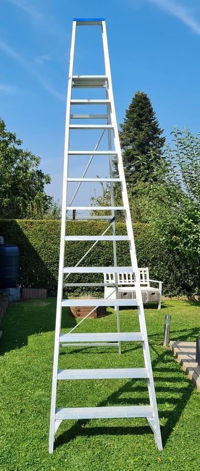 Grande échelle 11 marches, 2 à 4 mètres, Pliable ou rétractable/escamotable, Comme neuf, Échelle