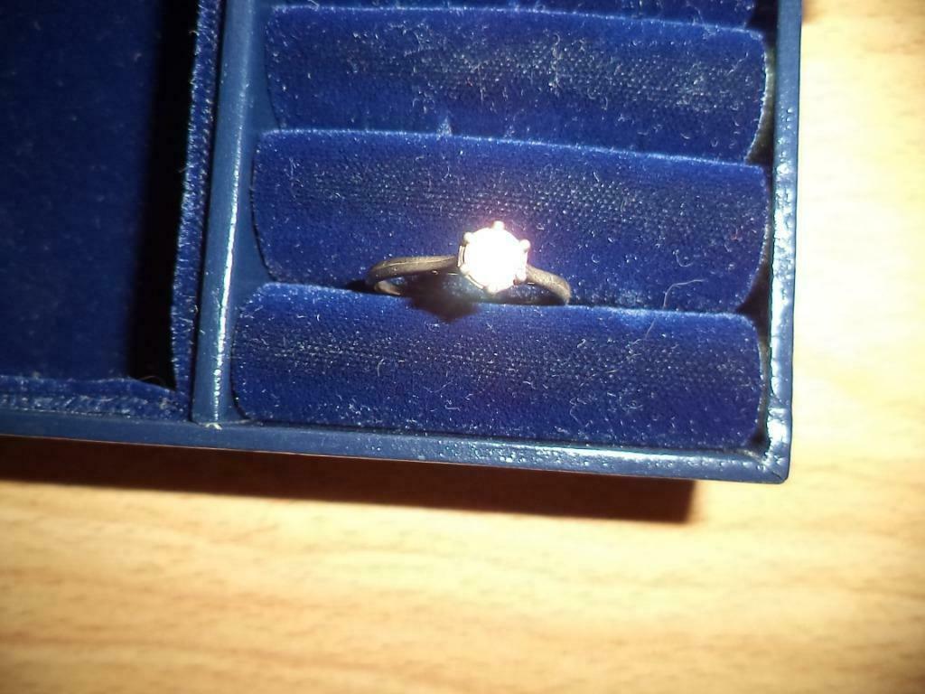 juweel : ring met glittersteentje, Kunststof, Gebruikt, 19 tot 20, Ophalen of Verzenden