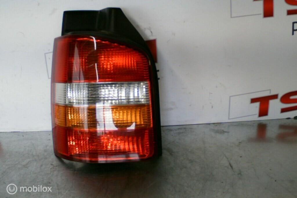 Achterlicht links 7H0945257A​ VW Transporter T5 ('03-'09), Autos : Pièces & Accessoires, Éclairage, Volkswagen, Utilisé, Enlèvement ou Envoi