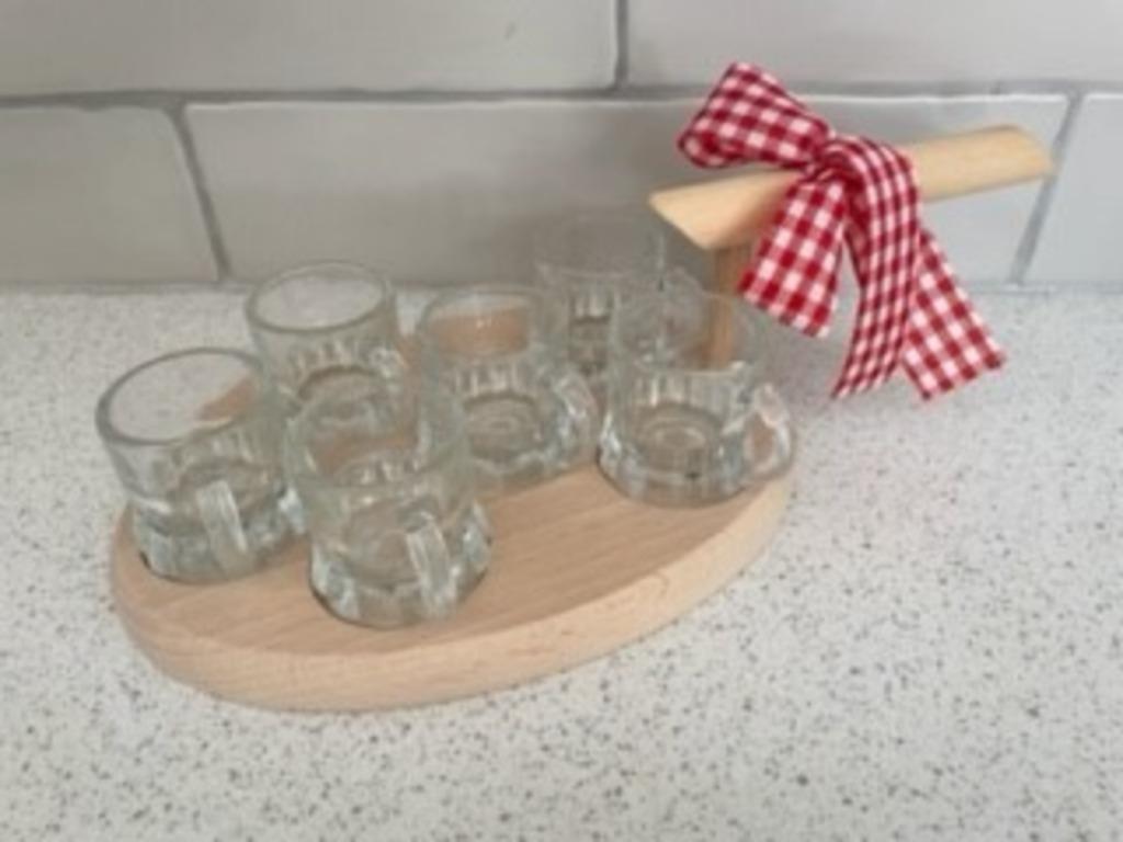 Druppel likeur borrel glaasjes op plank NIEUW, Ophalen