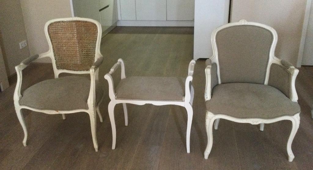 2 fraaie fauteuils+voetenbankje opnieuw bekleed beige velour, Antiquités & Art, Enlèvement
