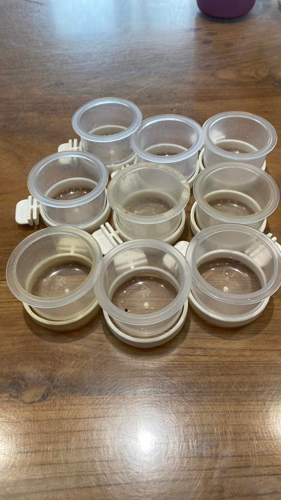 Kanarie 12 ronde snoep/eipotjes. 8€voor alles mt ringen, Ophalen, Gebruikt, Eten en Drinken